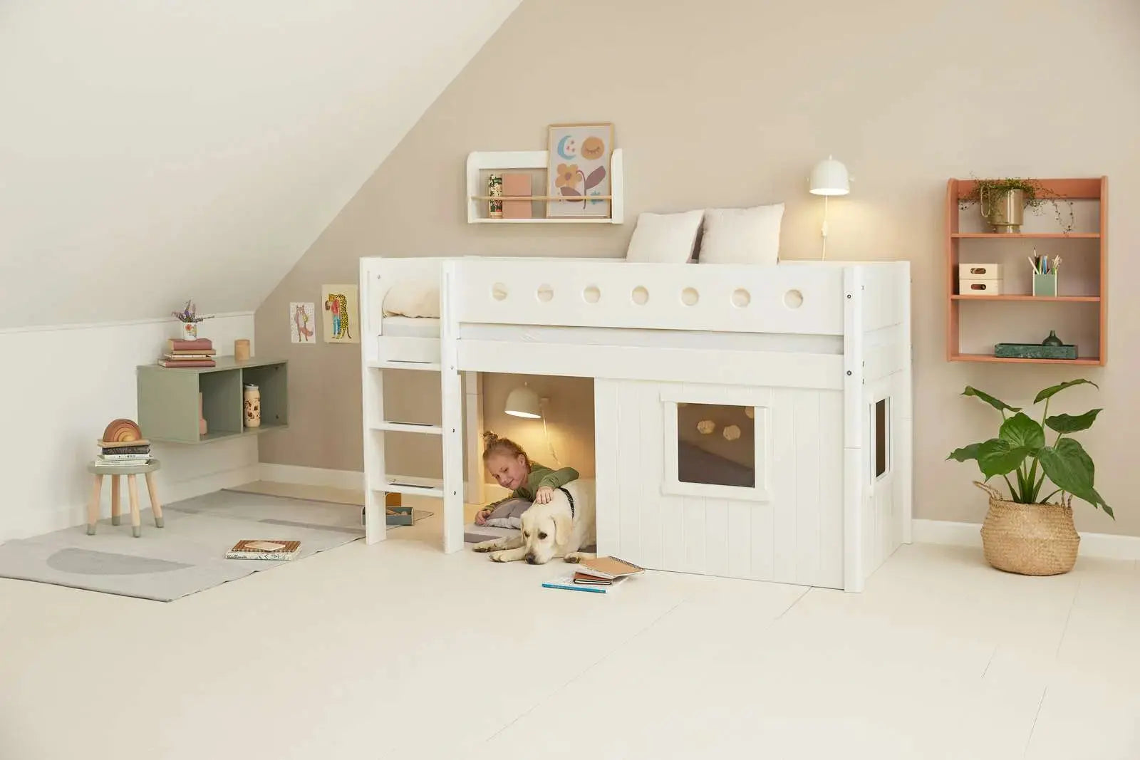Lit surélevé 120 cm avec cabane, échelle et barrière de sécurité, 90x200 cm, blanc