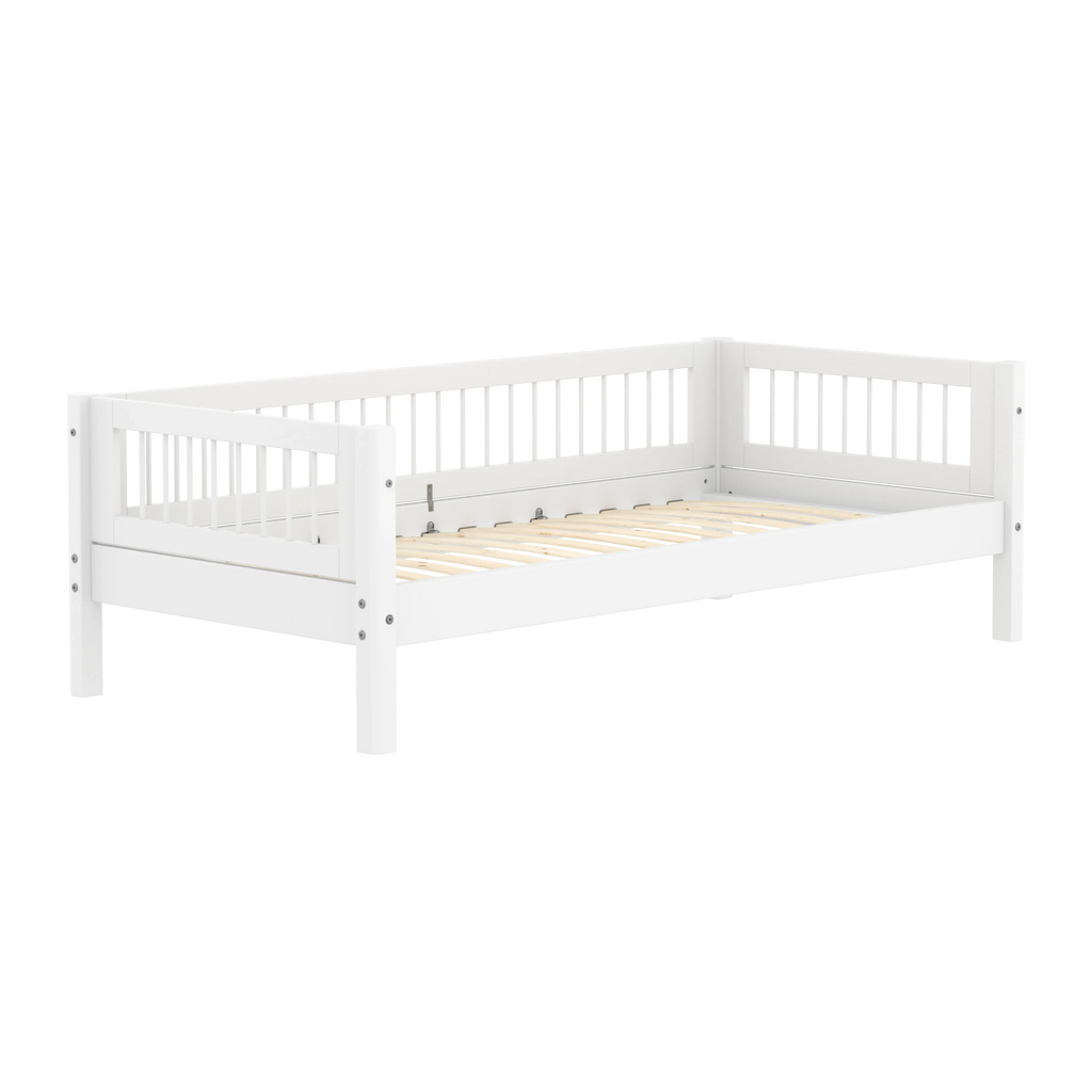 Lit simple avec barreaux et barrière de sécurité, 90x200 cm, Blanc