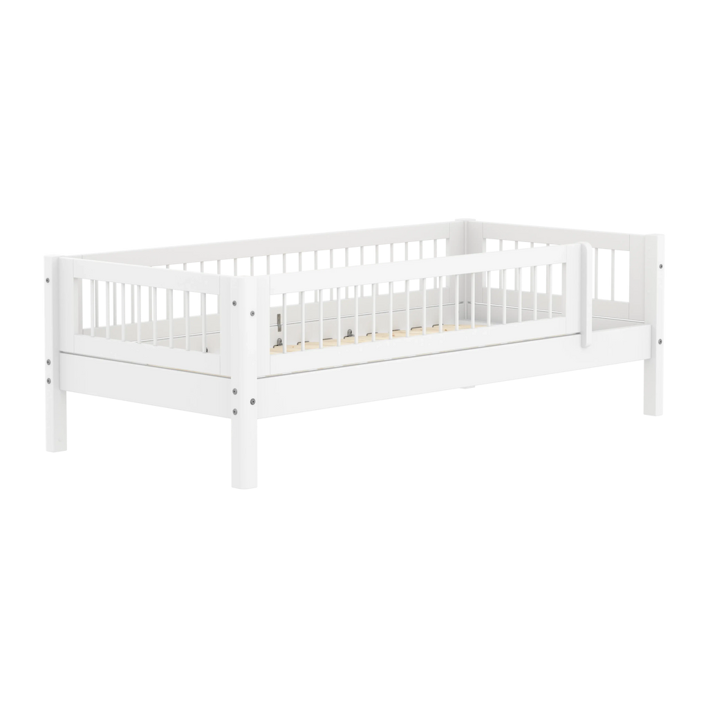 Lit simple avec cadre à lattes et barrière de sécurité, 90x200 cm, Blanc