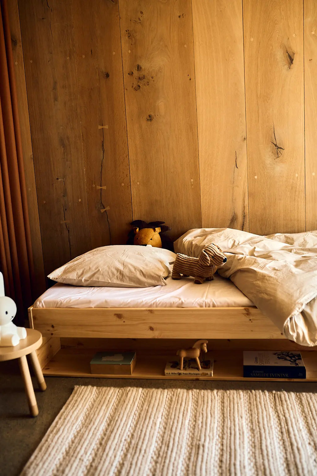 Lit simple avec étagère, 90x200 cm, pin