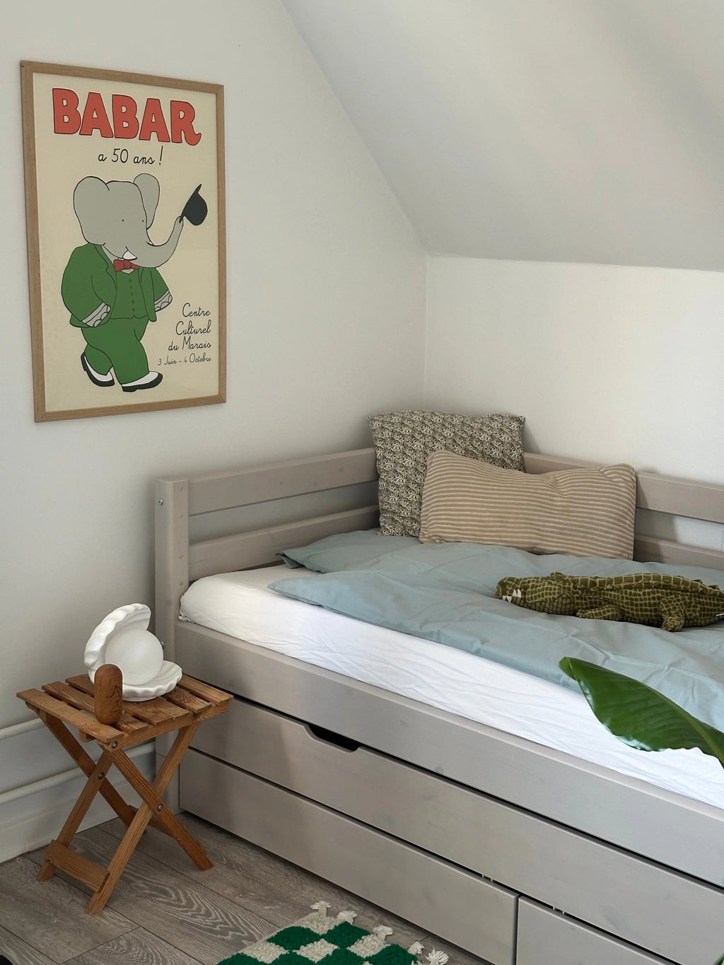 Lit simple avec lit gigogne, rangement et barrière de sécurité, 90x200 cm, Gris